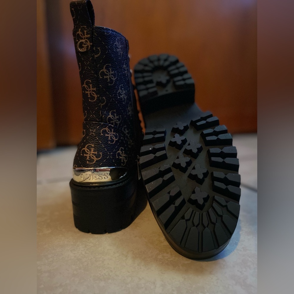 7M GUESS boots - Picture 2 of 8